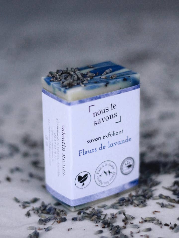 Sabonete Esfoliante em Flor de Alfazema por atacado de Nous Le Savons