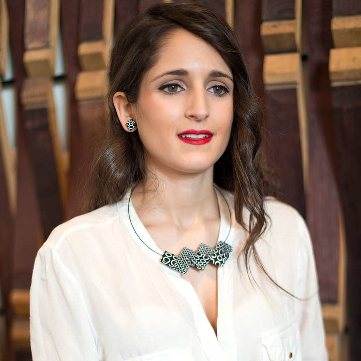 Collana in carta riciclata con anello per la vendita all'ingrosso da parte di strambótica