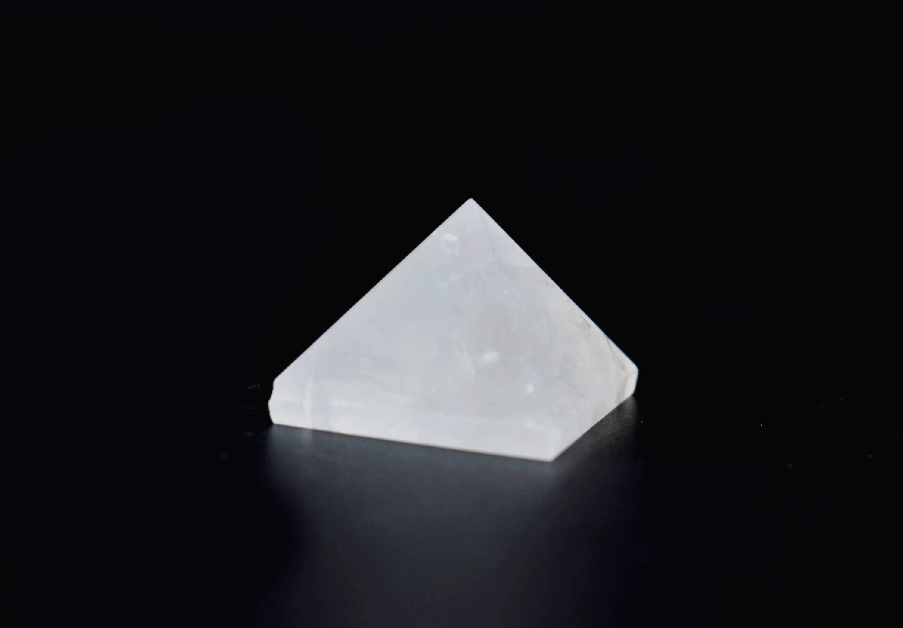 Soothing Crystals - Vendita all'ingrosso Pietra/cristallo spirituale - Piramide di Gemme | Quarzo Ialino | Cristallo Curativo | Piramide2