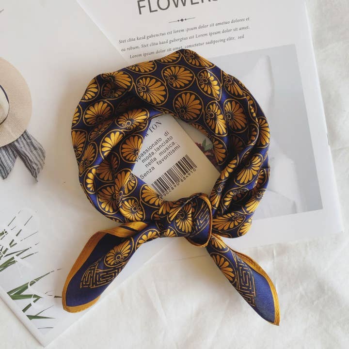 SueSilkHK – wholesale Halsduk - Dam – Navy blå bohemisk silkesscarf i 100 % mullbärssilke med blommönster – hår-, hals- och bandanasjäl, accessoar till väska, present till henne8