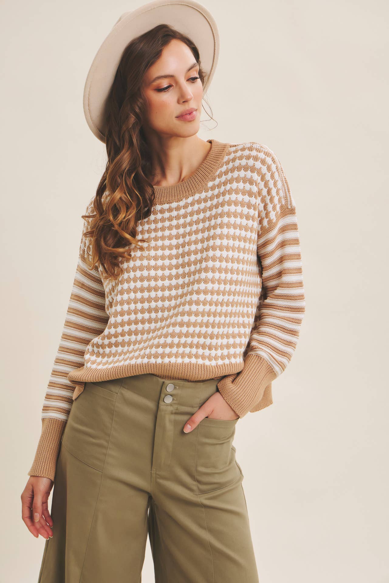 in february - Vente Jean – femme - PANTALON COURT À JAMBES LARGES ET TAILLE HAUTE EXTENSIBLE18