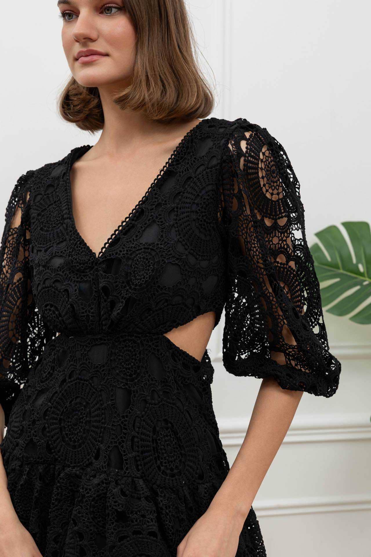 Chilli Girl Collection - Wholesale Dress - Women's - V-neck broderie dress with cut-outs on the waist 8