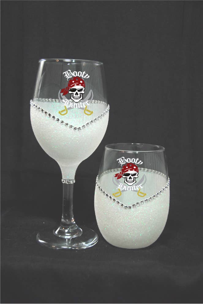WineyBitches.Co - Wholesale Wine Glass - 🏴☠️💀 Booty Hunter-Skull & Crossbones — Bling Glitter Wine Glasses (Pirate Theme Collection) 💀🏴☠️