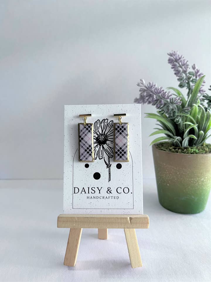 Colgante rosa a cuadros con forma de barra para venta al por mayor de Daisy & Company