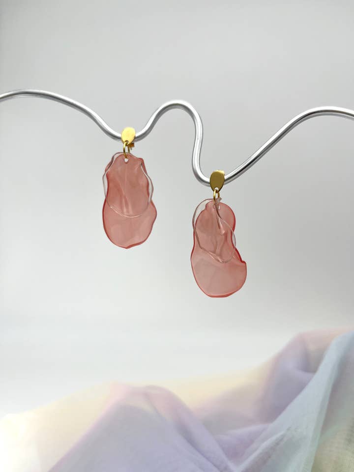 Orecchini upcycling LEAVE rosa antico per la vendita all'ingrosso da parte di Slow Up Studio