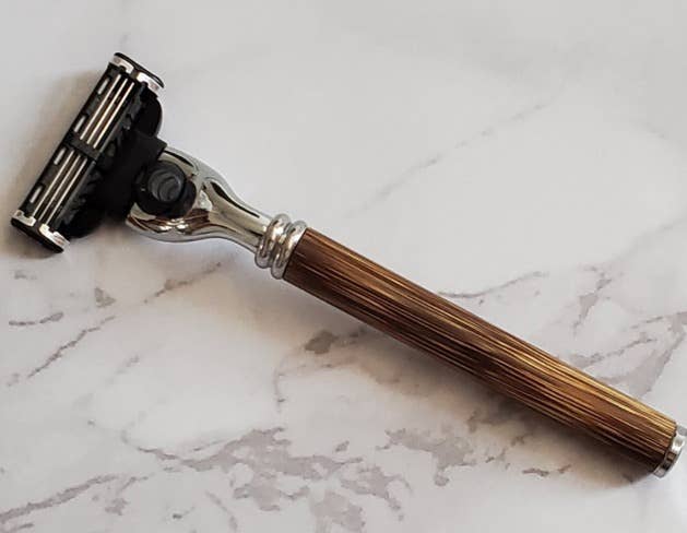 EcoDreamr - Wholesale Razor - Bamboo safety razor “Click” - Elevate Your Grooming3