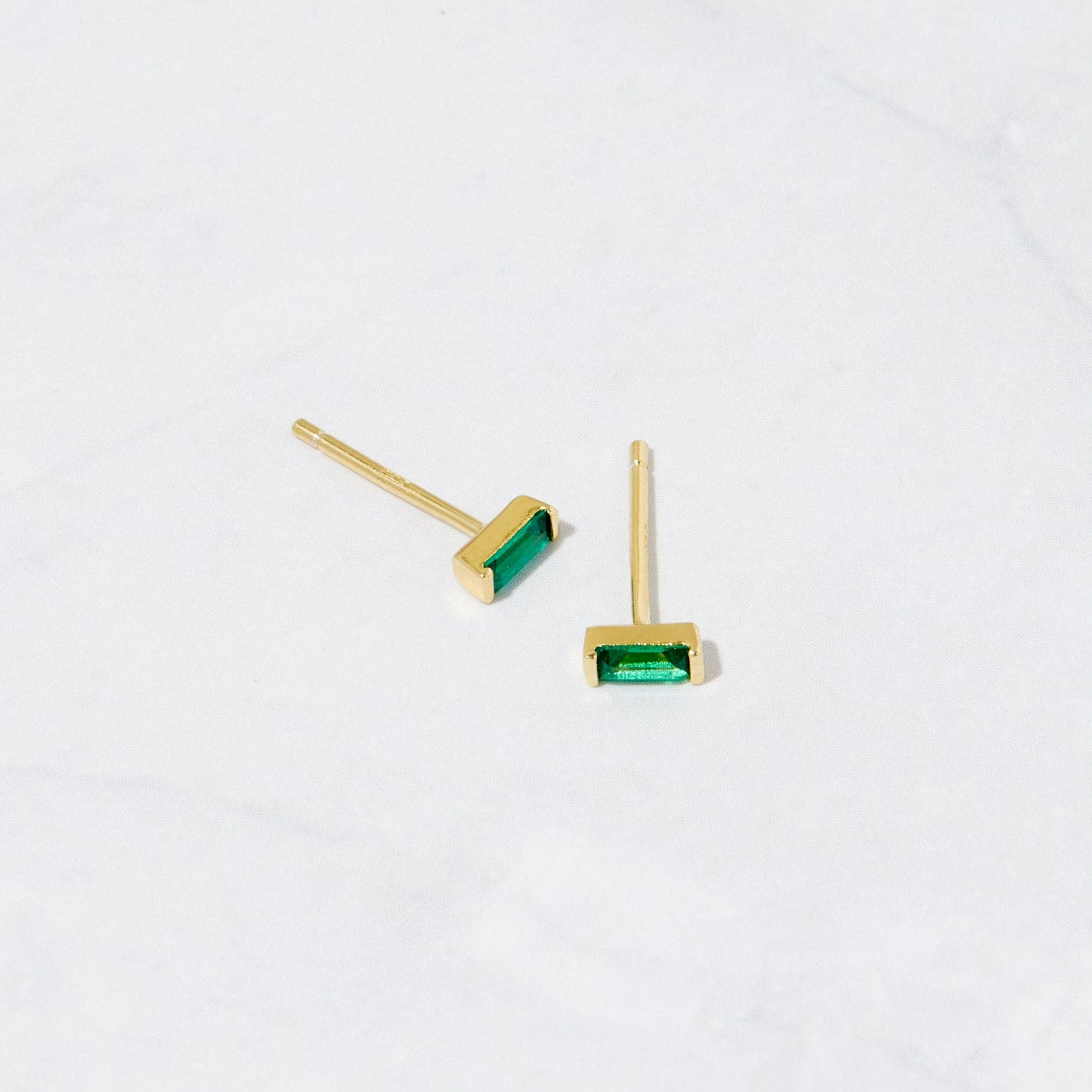 Sami Jewels - Venta al por mayor Pendientes de botón/aretes de poste - Aretes de esmeralda baguette4