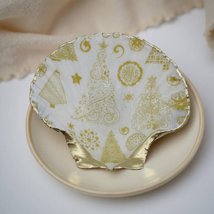 Guldferie Kammuslingeskalret – Guldkant for engroshandel hos Shell Yeah By Jaks LLC