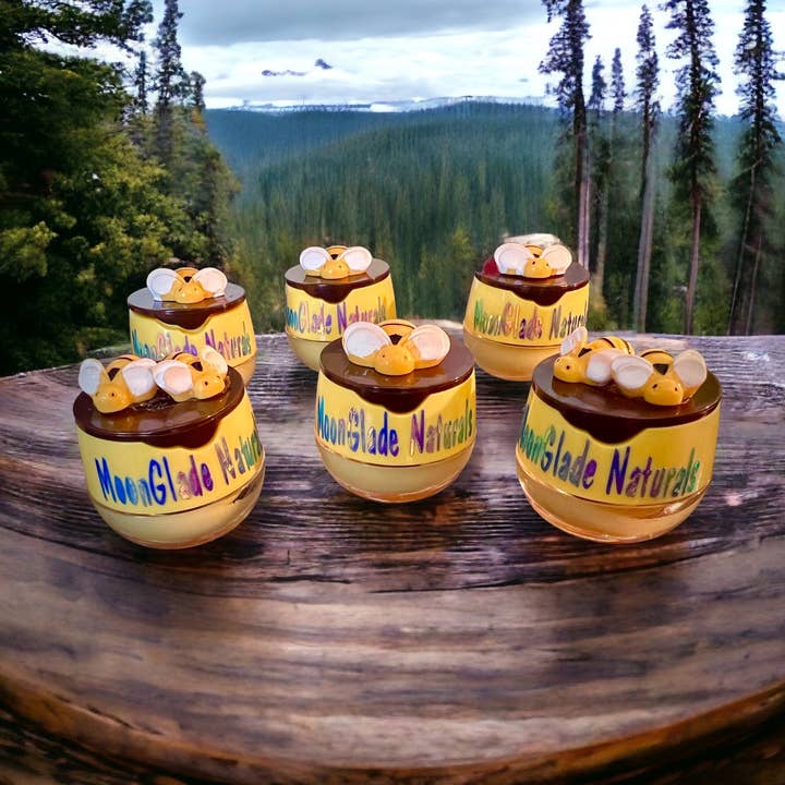 Baume à lèvres au beurre de pissenlit et pomme pour la vente par MoonGlade Naturals