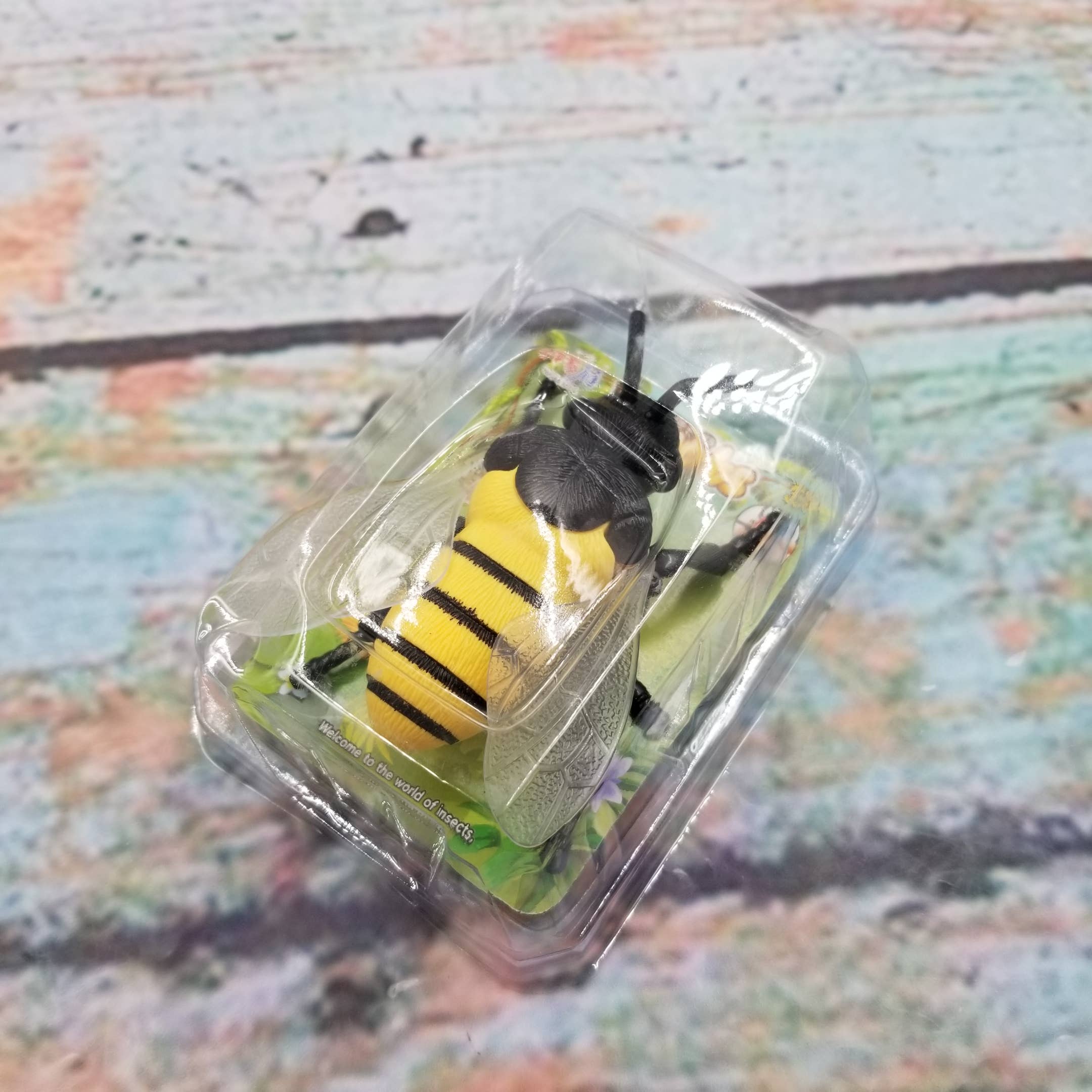 MIAS SHOP – wholesale Classic toy – Kids – Clockwork Chain Bee Insect Crawling Toy