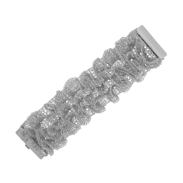 Helt sølv Rio håndlavet flæset hæklet armbånd for engroshandel hos Lavish By Tricia Milaneze