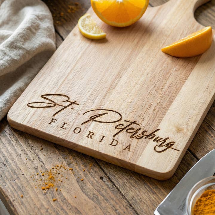 Brugerdefineret placering lille træplade 9,5" - Navnedrop-souvenir for engroshandel hos 9th Letter Press