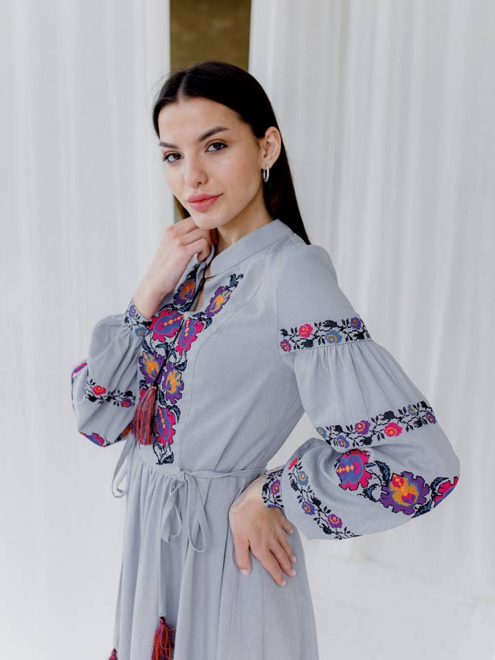 Abito ricamato con mosaico primaverile per la vendita all'ingrosso da parte di Galychanka