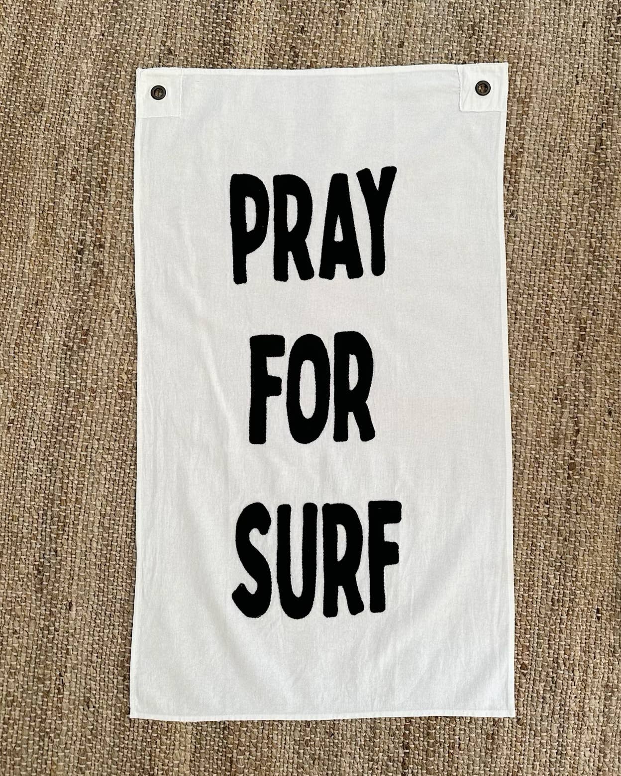 Sandstone & Sage - Vendita all'ingrosso Arazzi/Tessuti d'arredo - Arazzo da appendere alla parete Pray For Surf in 2 colori6