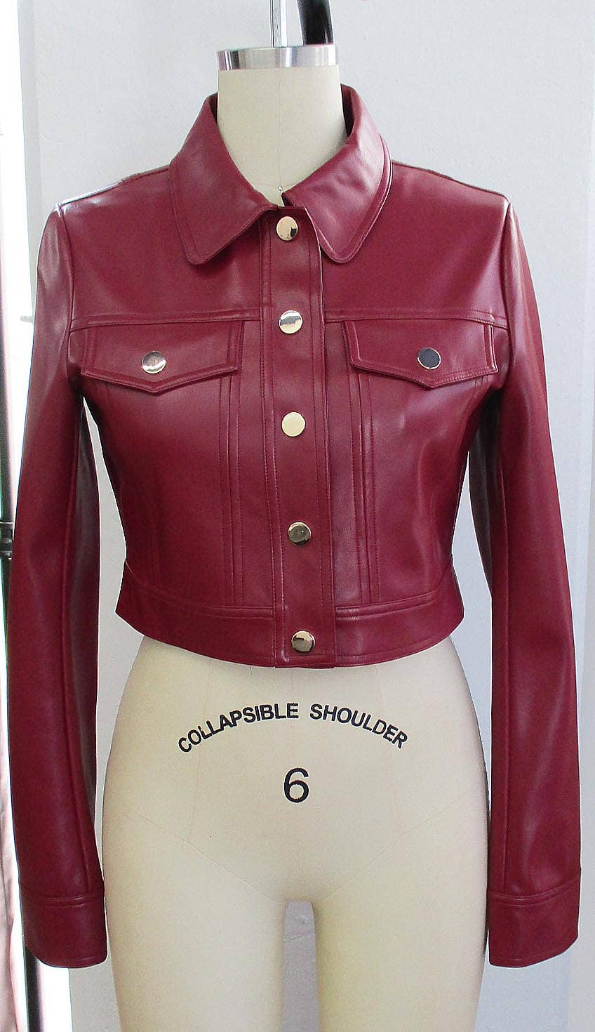 Melrose with Love - Vente Veste en cuir – femme - VESTE COURTE BOUTONNÉE EXTENSIBLE EN POLYURÉTHANE0