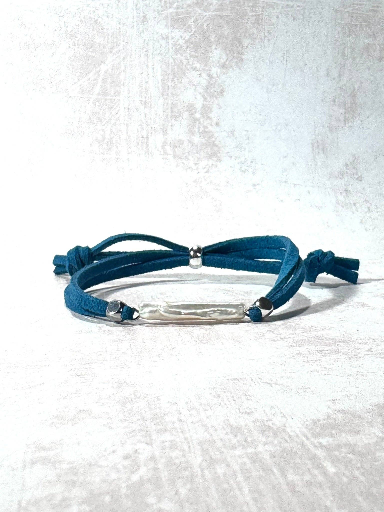 STOSA – wholesale Beaded bracelet – Freshwater Pearl Bracelet with Teal Faux Suede2