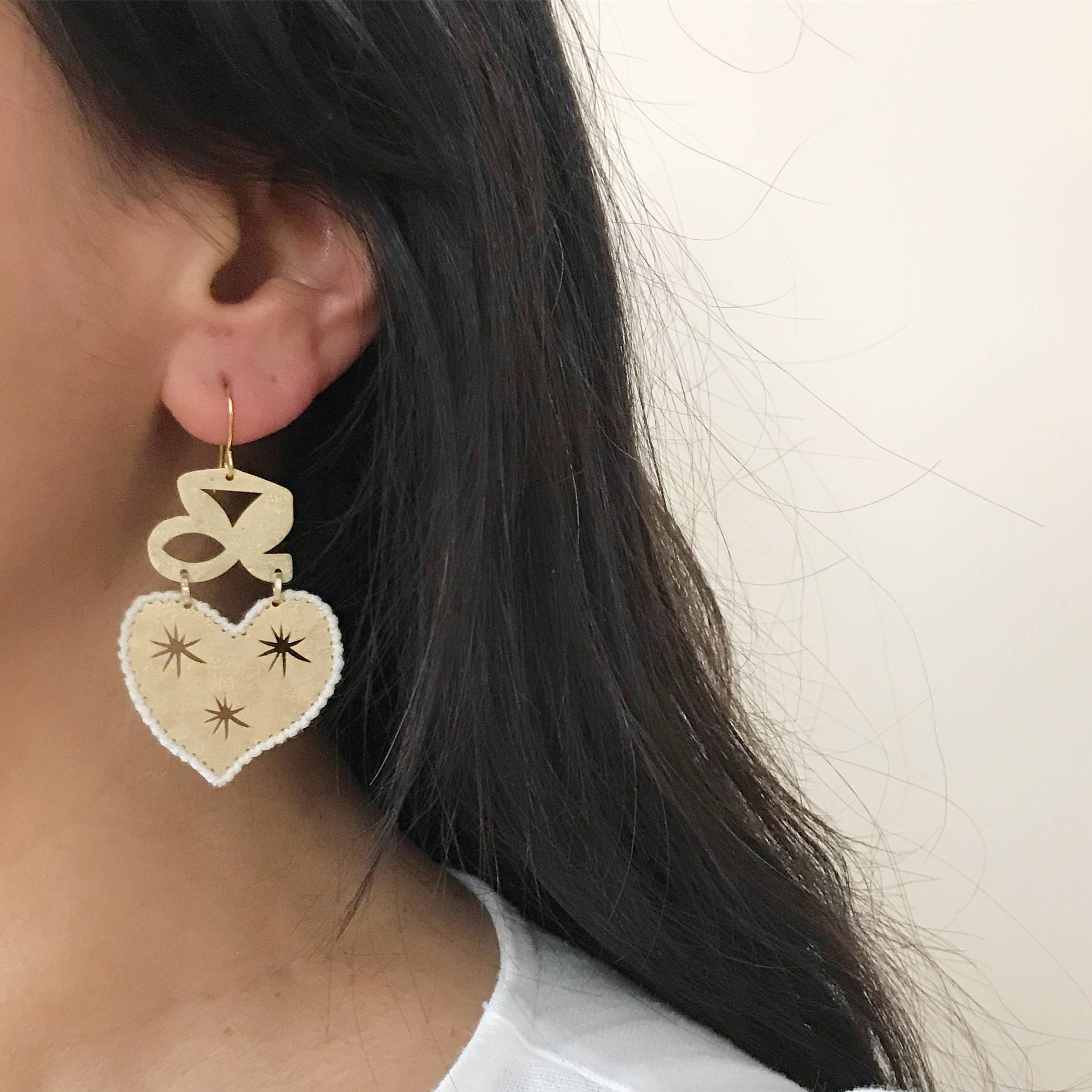 Gulushu – wholesale Hängande örhängen – Mässingsörhängen, Bohemiska Samtida Handgjorda Smycken0