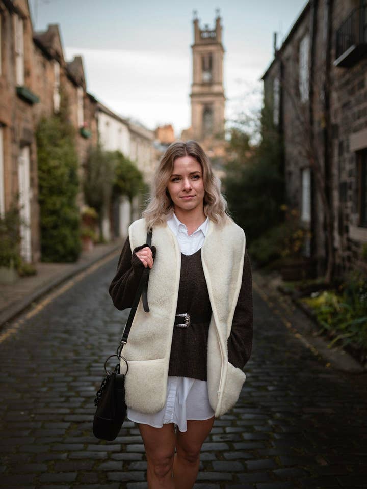 ONAIE - Wholesale Outerwear Vest - Women's - Milk Wool Gilet0