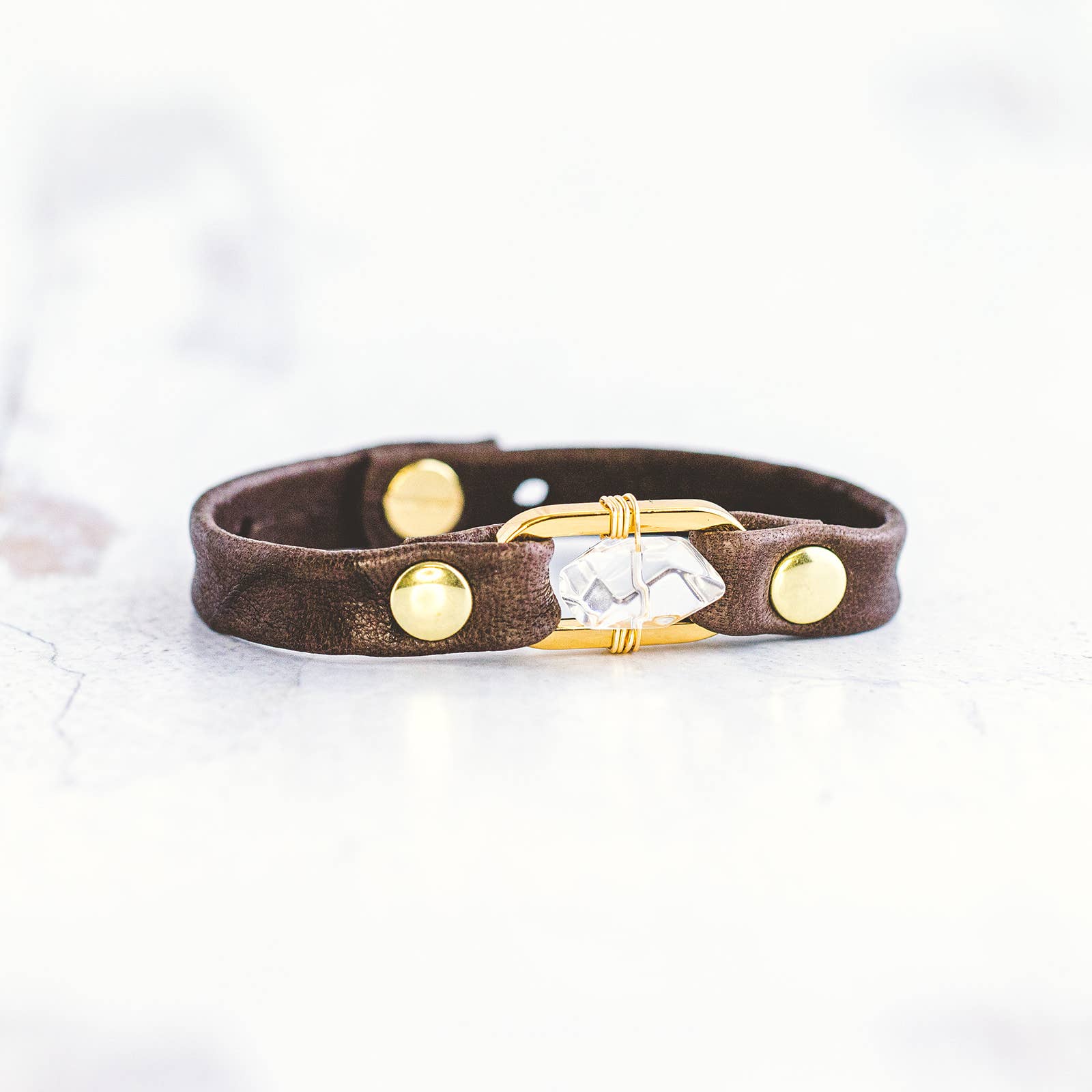 Giving Bracelets - Vente Bracelet jonc - Bracelet en cuir Desert Rose - Doré - Quartz transparent3