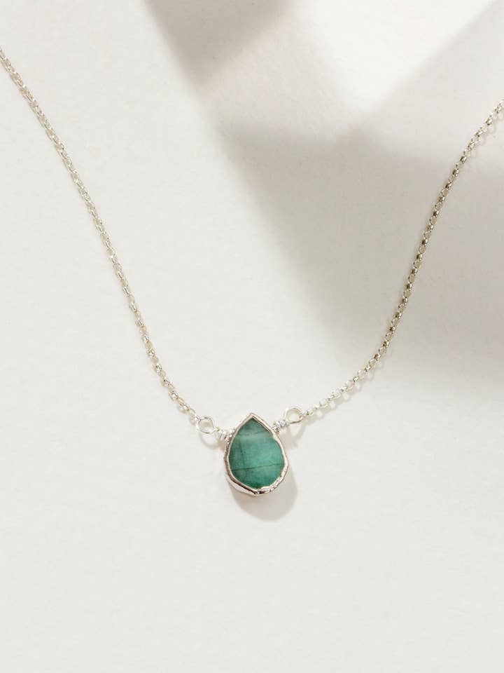 Silver Delicate Gemstone Necklace- Emerald for wholesale by Luna Norte