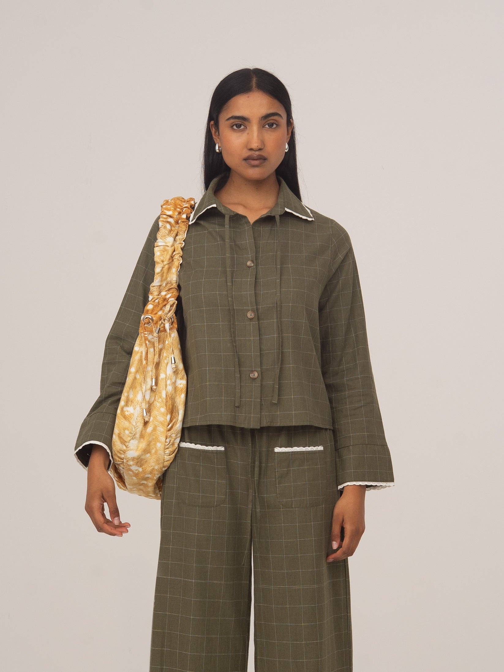 CARMEN SAYS - Wholesale Button Down Shirt - Women's - Camisa de cuadros verde y blanca Betty1