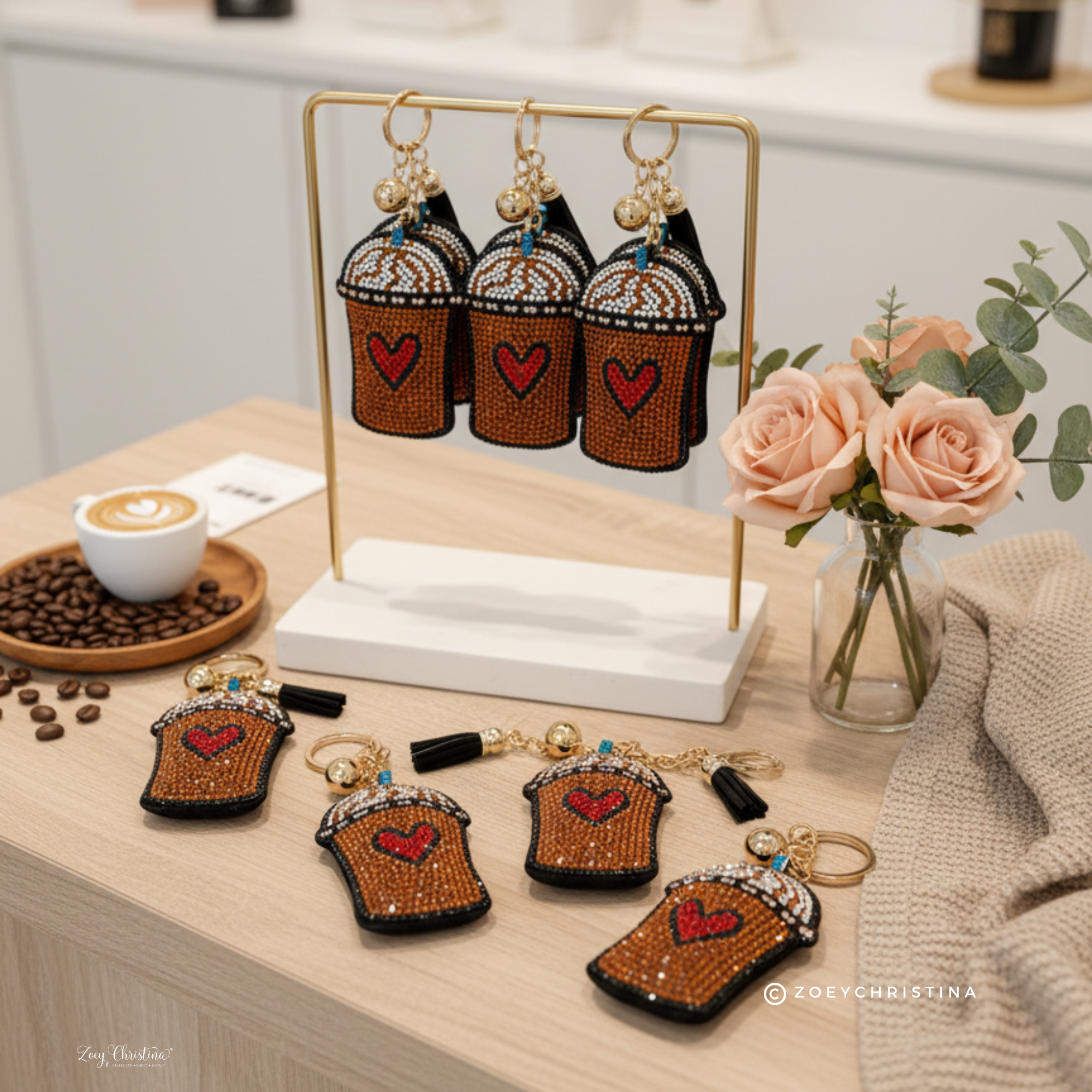 Zoey Christina – wholesale Nyckelringar - Dam – Frappekaffe Nyckelring – Glittrig Latteälskare Väskdekoration5