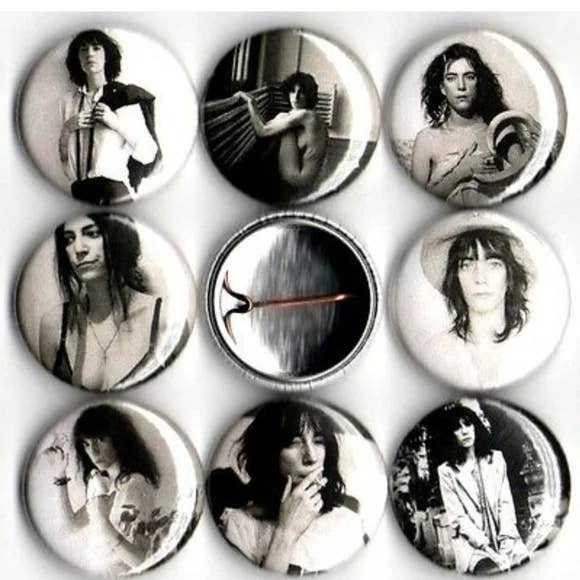 Patti Smith x 8 1" tommer (25 mm) pins punk klassisk rockmusik for engroshandel hos Pinbax Express