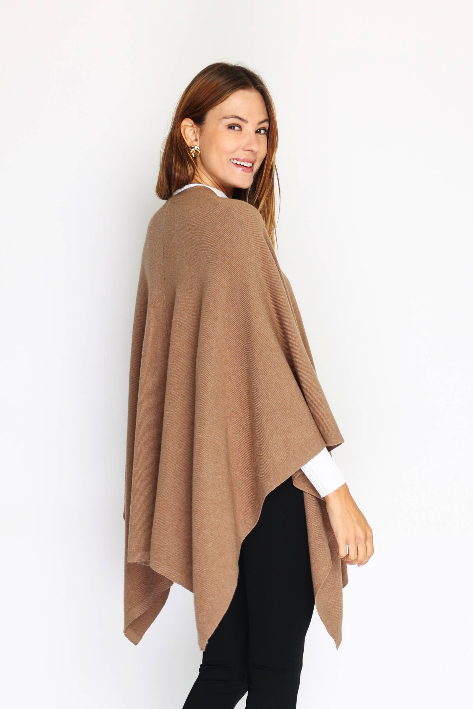 ORNELLA PARIS - Wholesale Poncho - Women's - Ponchos with one button LEL-G8757

3