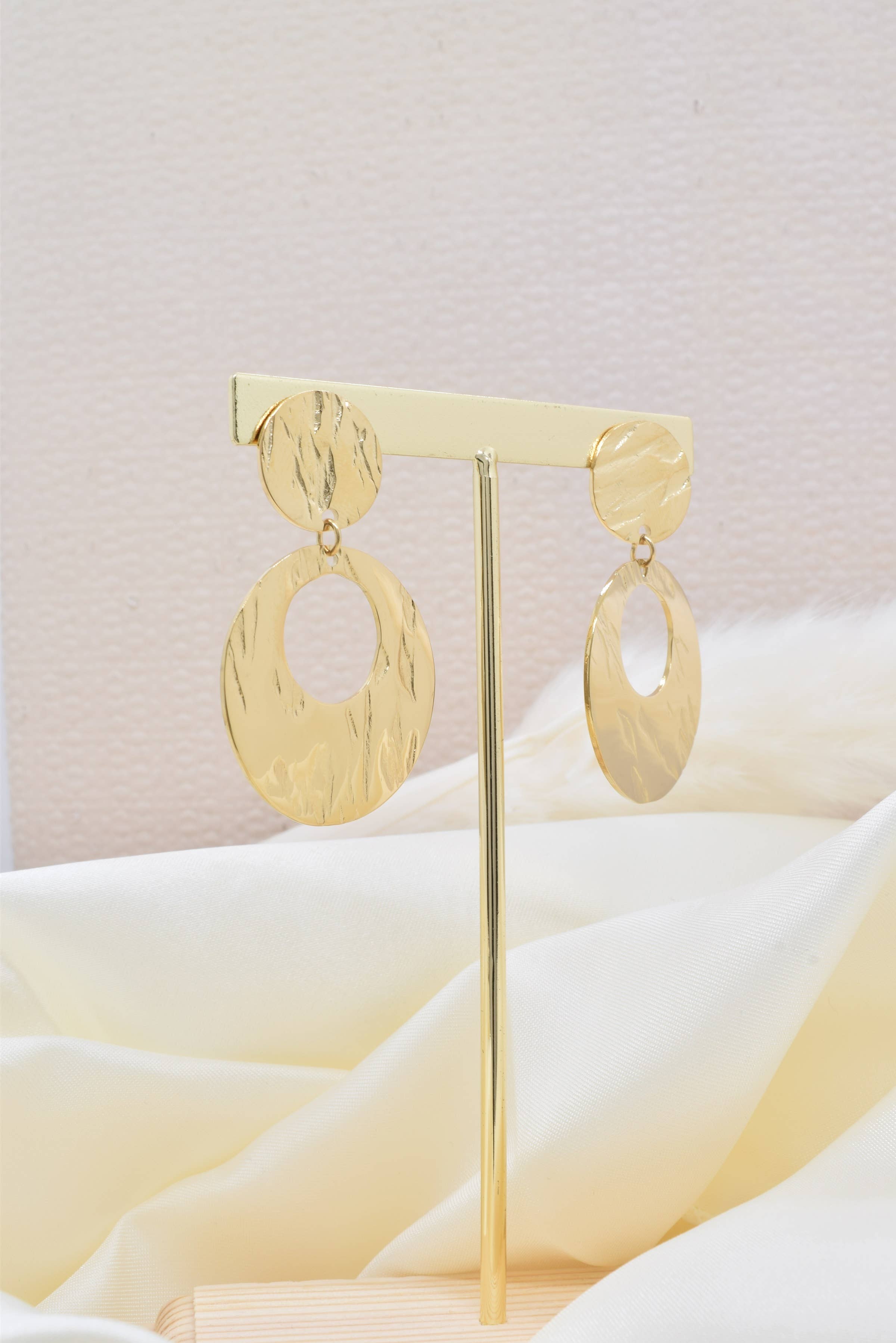 Kapyco – Engroshandel Hængeøreringe og creoløreringe – Øreringe med hamret effekt i guld eller rustfrit stål3