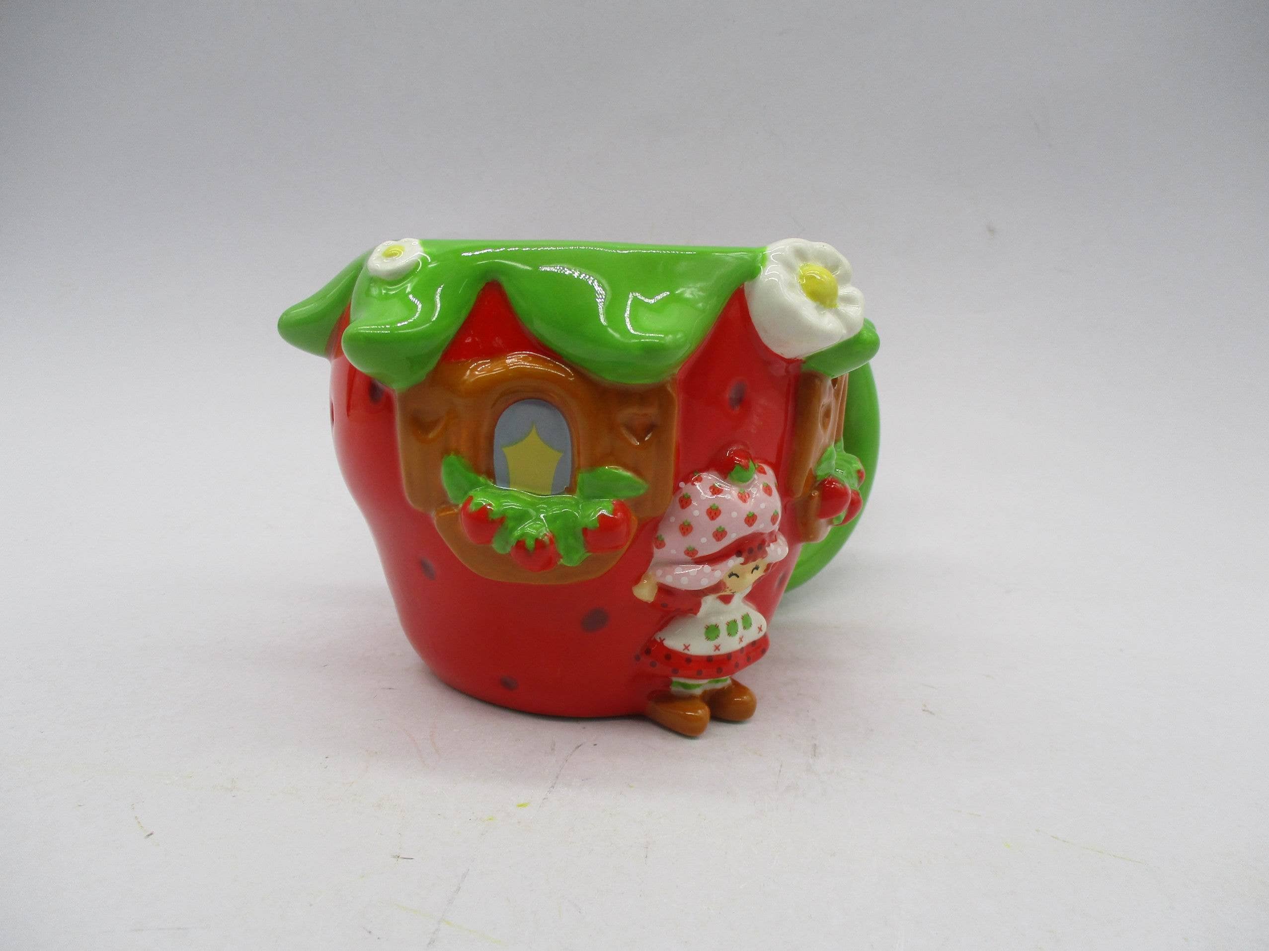 Silver Buffalo - Wholesale Coffee Mug - Strawberry Shortcake Cake Ceramic 3D Sculpted Mug2