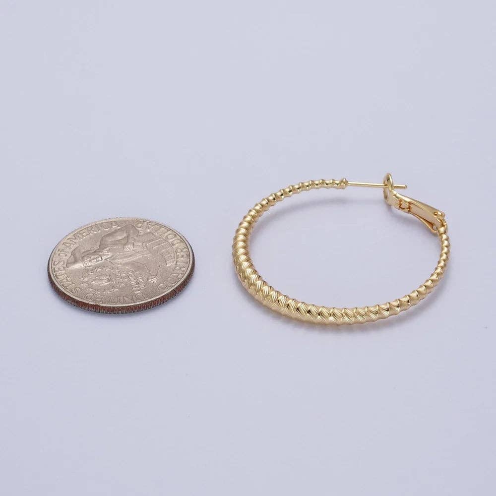 Simply Jewels – Engroshandel Hoops – Bambus Hoops Øreringe, Guld Bambus Hoops, Mellemstore Guld Hoops Letvægt ✦ EA-21Q0671
