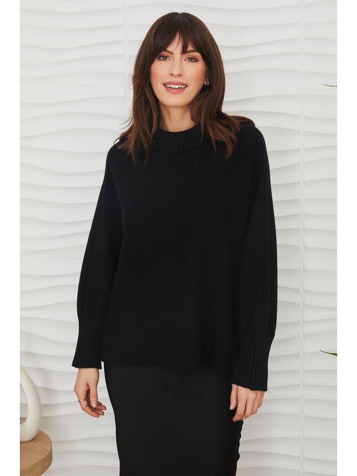 Nero MAGLIONE IN MAGLIA A COLLO ALTO DRAPPEGGIATO (7097-NERO) in vendita all'ingrosso su Faire4