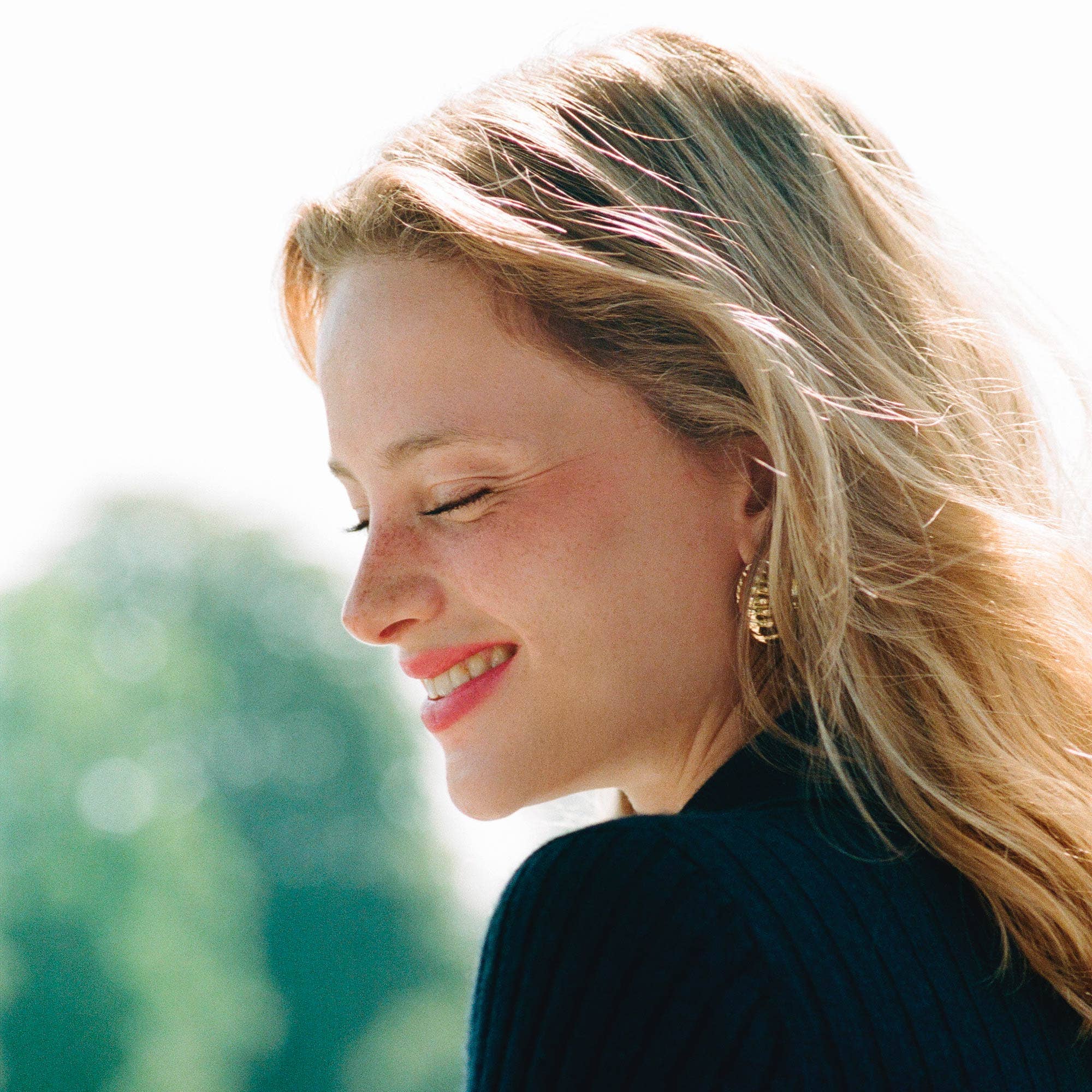 Yolaine - Wholesale Lipstick - Peony Red Mousse - Velvet Lipstick4