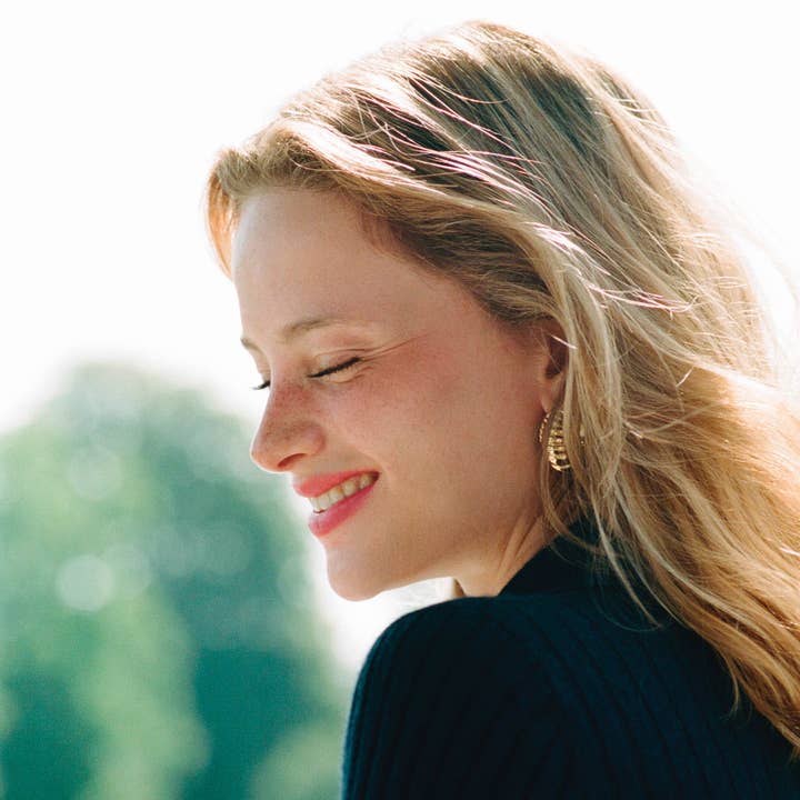 Yolaine - Wholesale Lipstick - Peony Red Mousse - Velvet Lipstick4