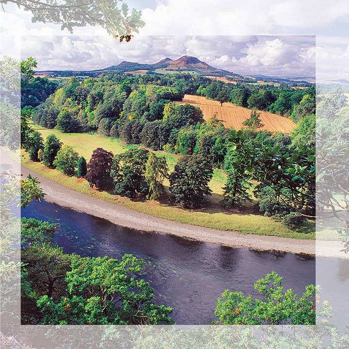 Carte de vœux d'inspiration River Tweed and Scott's View pour la vente par Island Blue Publishing