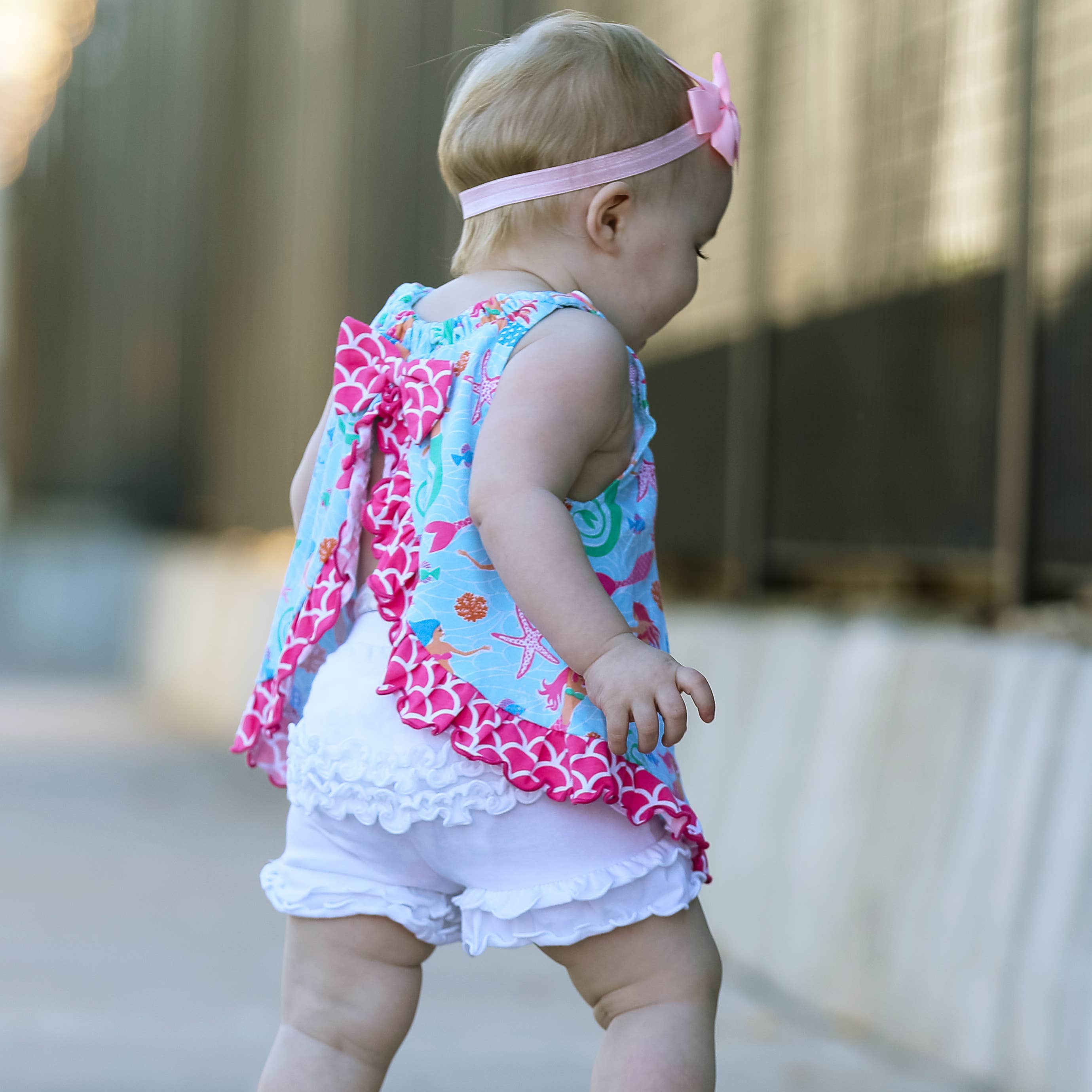 AnnLoren – Großhandel Shorts – Kinder – Weiße Rüschenshorts für Kleinkinder und große Mädchen, Sommerkleidung2