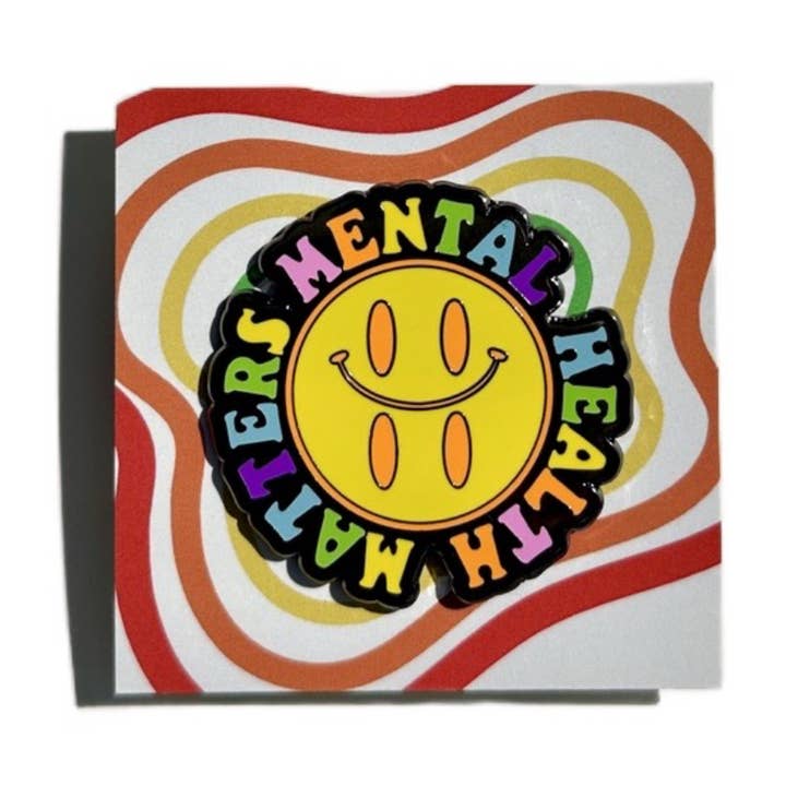 Épinglette en émail pour la vente par Camp Queer Creative Co.