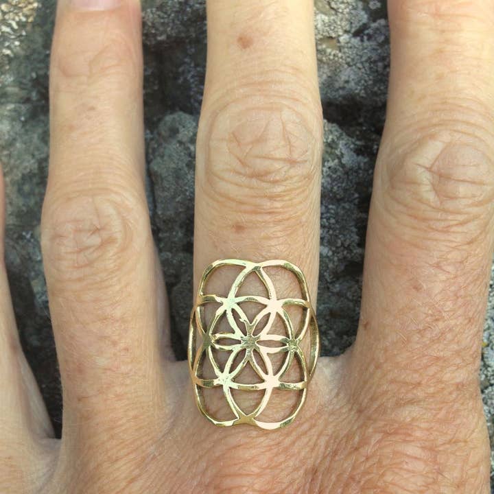 Anello Piccolo in Ottone Seme della Vita / Fiore della Vita in Oro per la vendita all'ingrosso da parte di JAYA MOKSHA