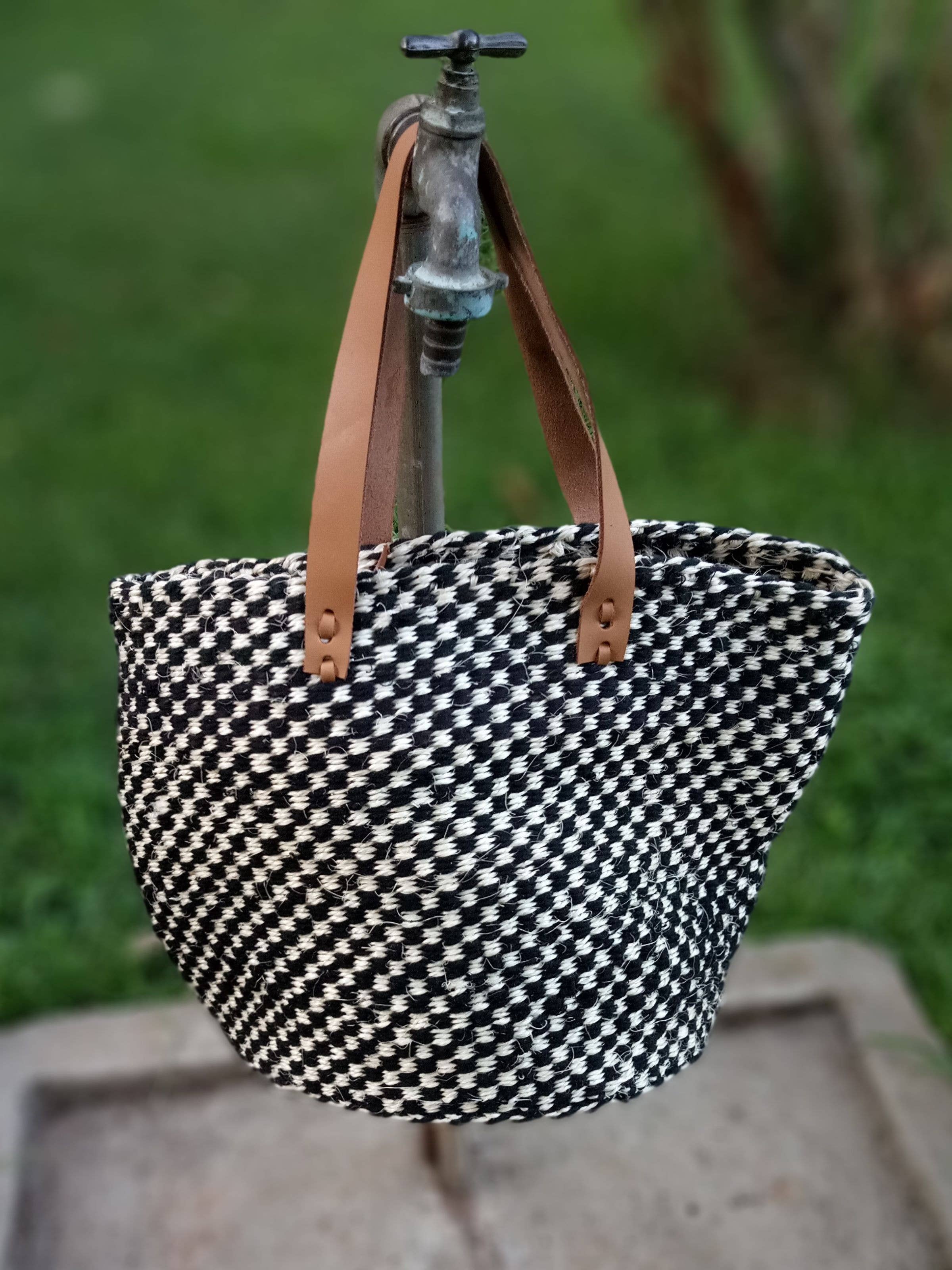African Craft Collection – Großhandel Henkeltasche – Damen – Handtaschen mit Tragegriff aus Sisal und Wolle6