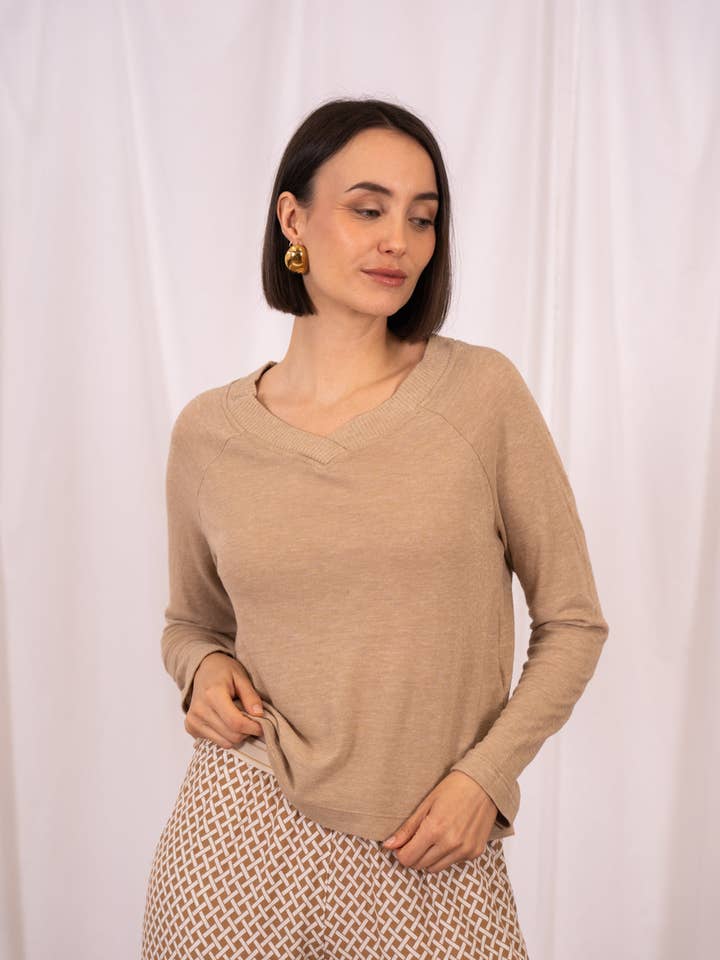 SWEAT À COL EN V DEVON pour la vente par POEMS BCN