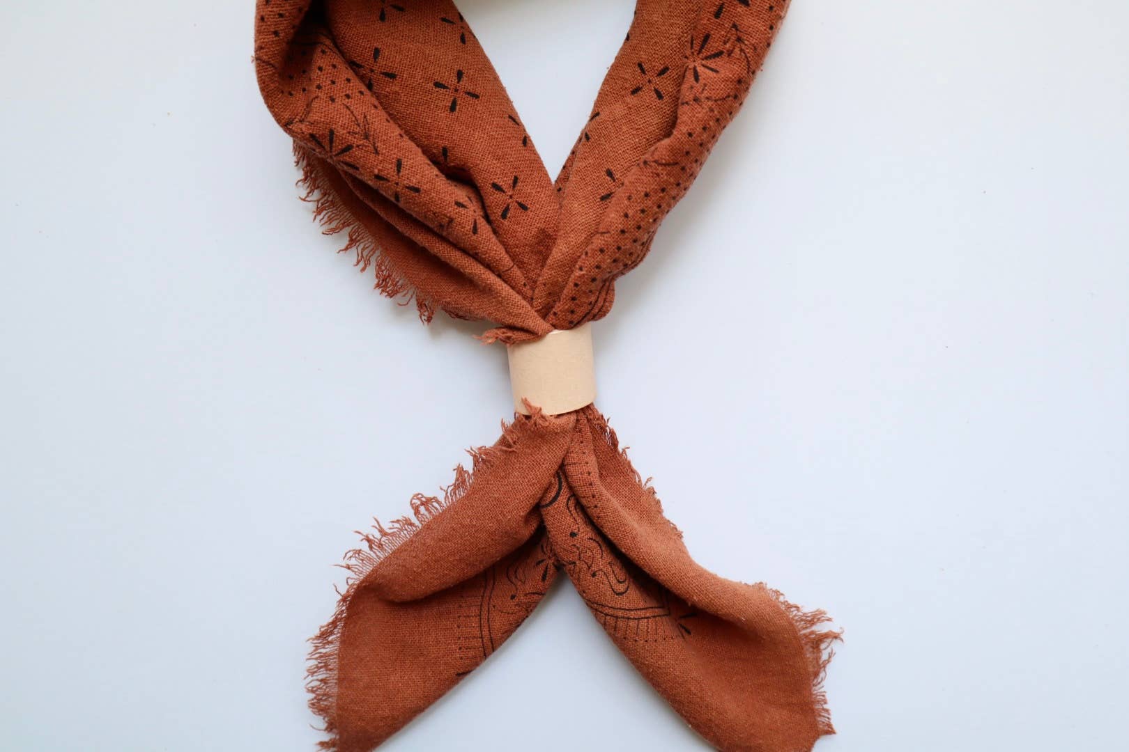 Eco Raw Studio - Wholesale Bandana - Dames - Terracotta Klassieke Print Natuurlijk Geverfde Bandana (zwart)3