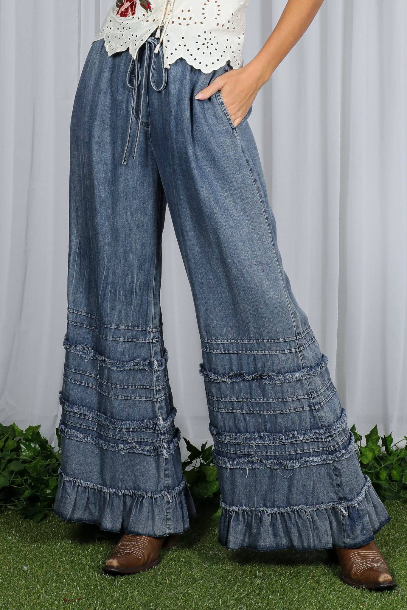 Vine & Love - Wholesale Jeans - Women's - Flared Ruffle Hem Washed Chambray Crop Denim Pants VP8303910