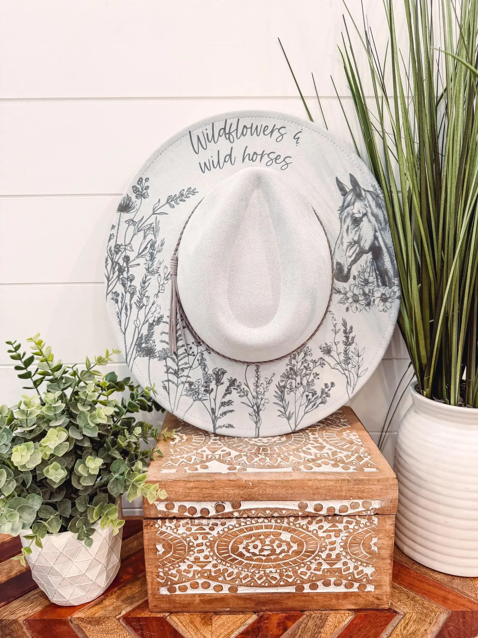 Willie & Dolly Designs - Wholesale Cowboy Hat - Women's - Engraved Wildflowers & Wild Horses Hat8