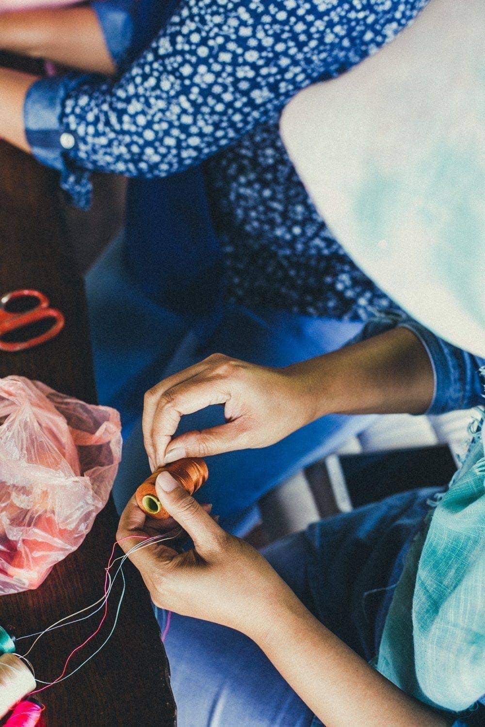 Love Is Project – Colar com missangas/pérolas por atacado – Envoltório/colar frisado Bali UNITY - Royal Blue4