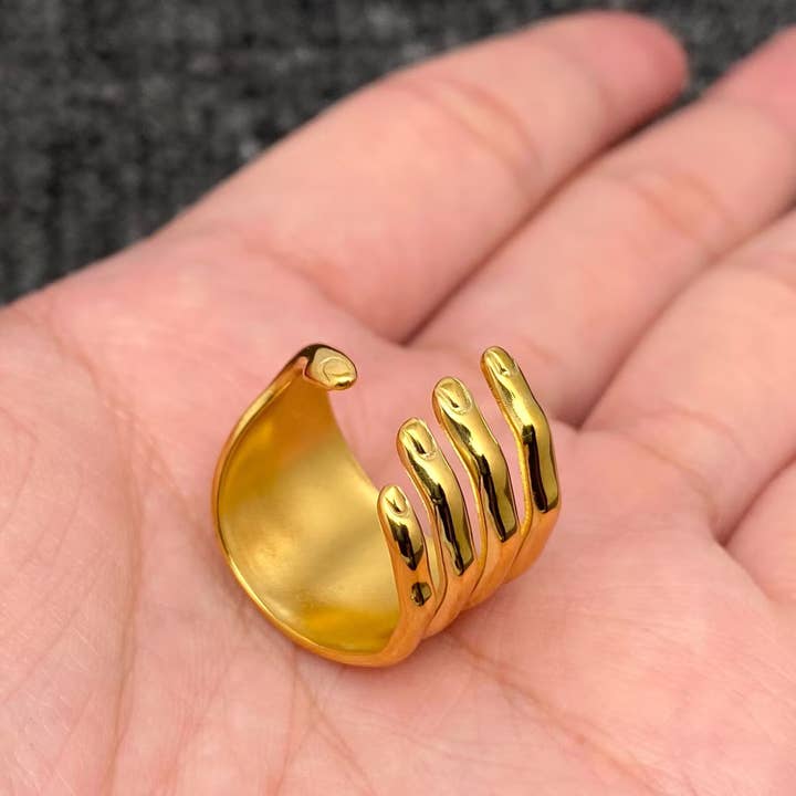 Mio Queena - Wholesale Cocktail/Statement Ring - Creative Palm Design 18K Gold Plated S.Steel Ring - FGS3