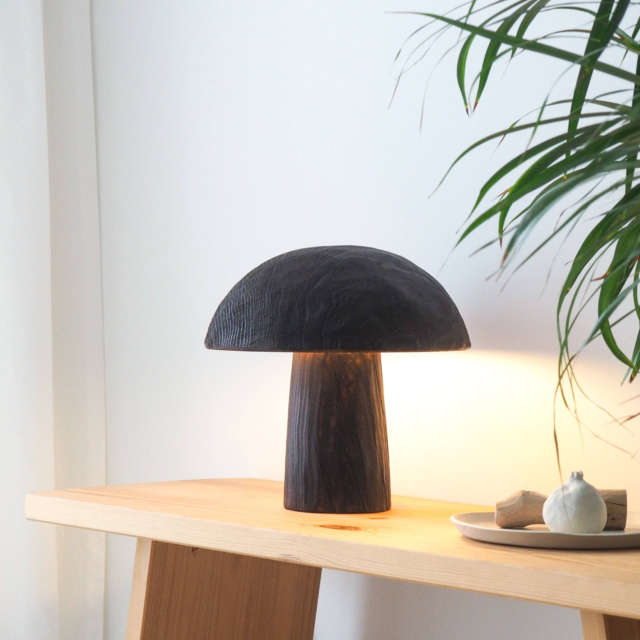 SO-SO - Wholesale Accent/Desk Lamp - There is no Light without Shade | Candeeiro7