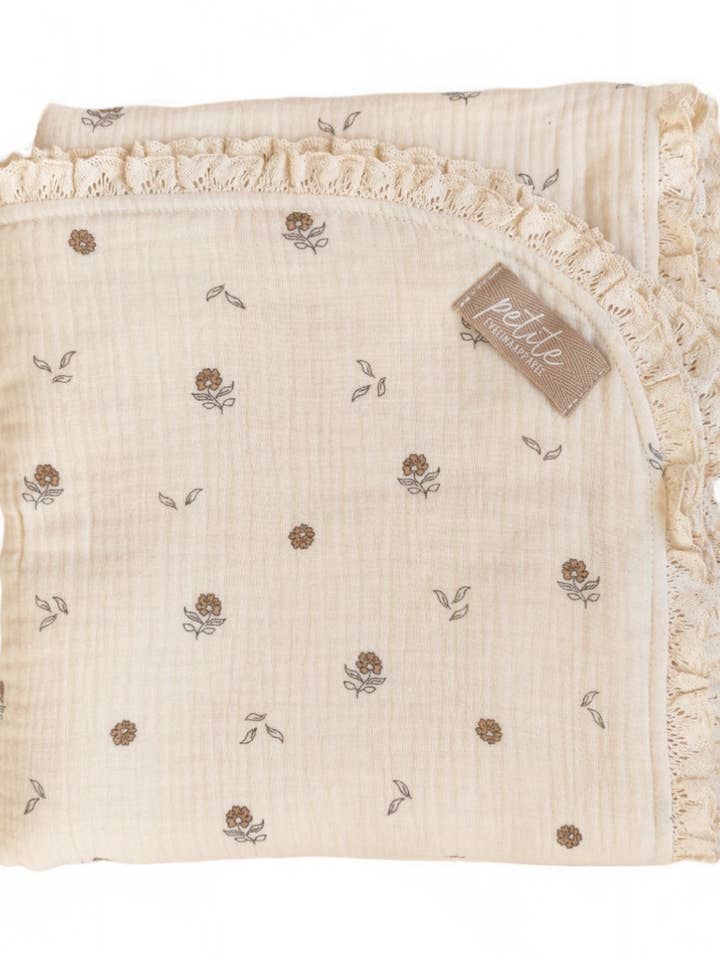 Musselindecke / Kleine Blumen & Spitze für den Großhandel von PETITE EvelinaApparel