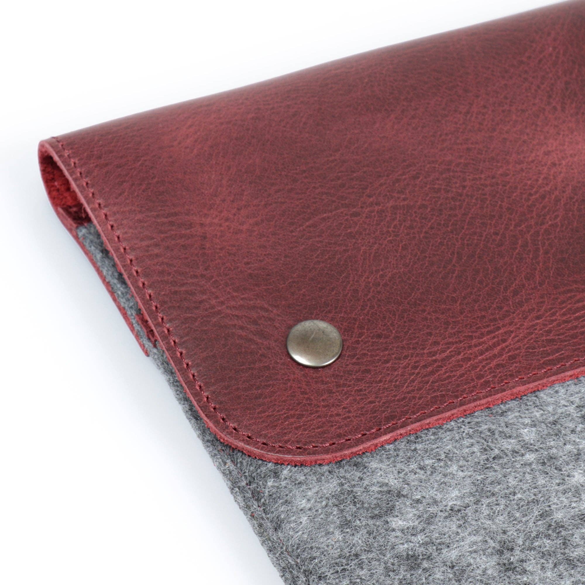 Londo – wholesale Laptop/tablet case – Unisex – MegaGear Fine Leather and Fleece Sleeve Bag for MacBook Pro, MacBook Air and iPad Case54
