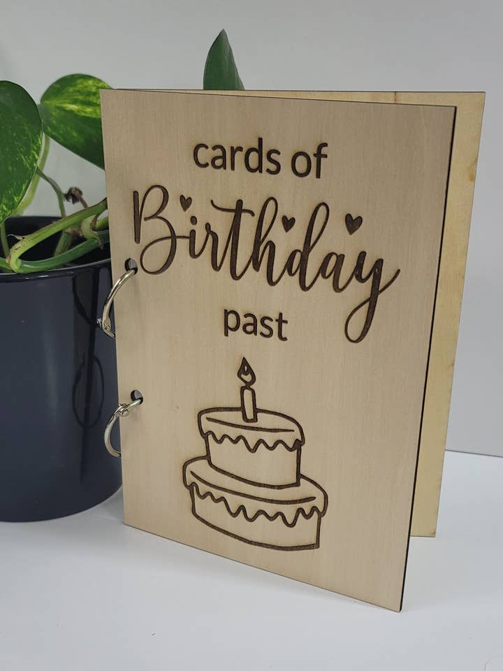 Porta Carte in Legno - Carte di Compleanni Passati per la vendita all'ingrosso da parte di Knots and Note by Paper and Pen