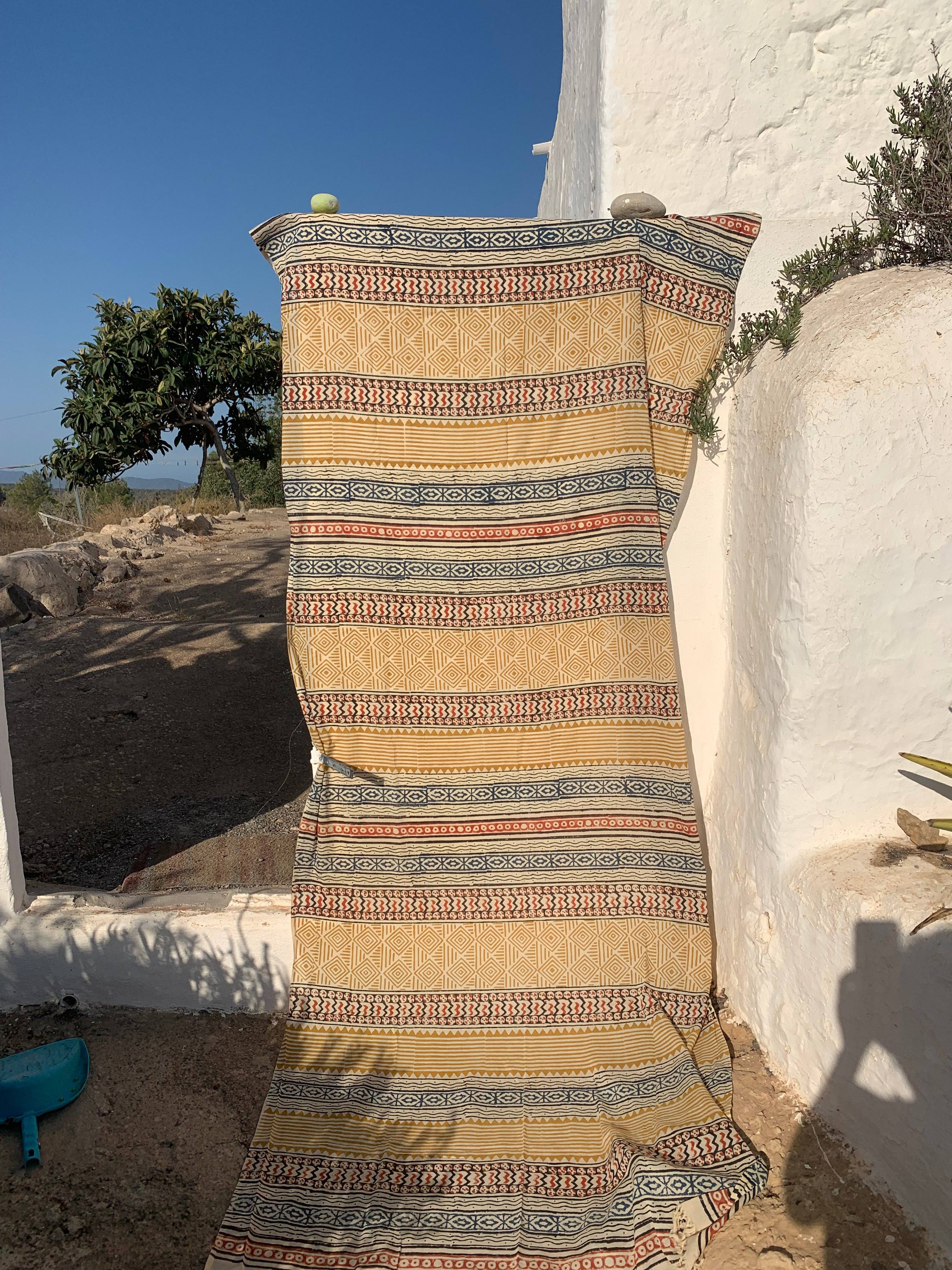 Aurobelle Ibiza - Vente Écharpe – femme - Grand sarong Bagru, dupatta - paréo rayé rouge / châle en coton imprimé au tampon - fleur rouge, nouvelle collection3